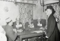 1959 - 006 - Fasching 1959
Metzger Rita geb. Pfeuffer, Reißmann Oswald, Fuchs Bernhard, Dürr Edwin, Düchs Lorenz, Schwarz Gerhard